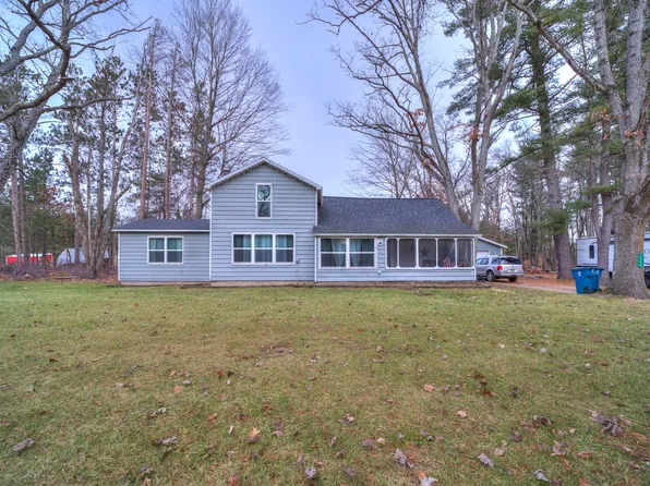1113 E Croton Dr, Newaygo, MI 49337