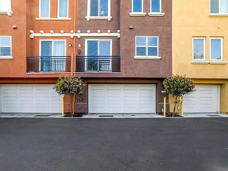 353 Esfahan Ct — Photo 5