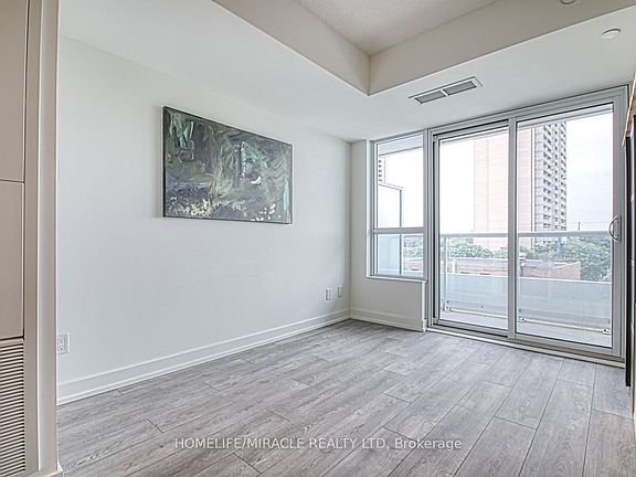 4th image of 10 Wilby Cres #402