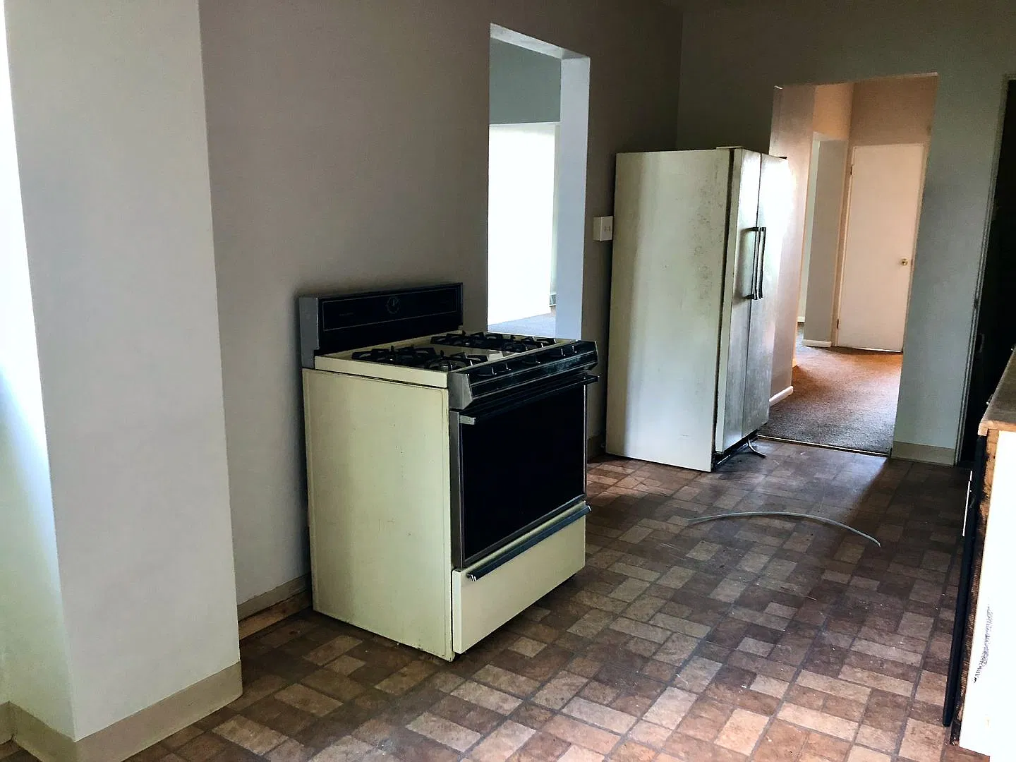 Swissvale * Beautiful & Spacious 3 Bedroom / 1.5 Bath House * Large Backyard * Pet Friendly * Ful... — Photo 1