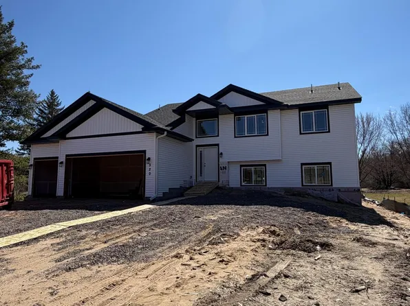 520 Lois Ln, Lino Lakes, MN 55014