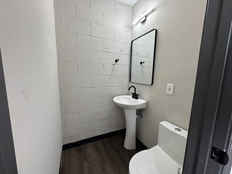 572 S Nelson Rd #C — Photo 4
