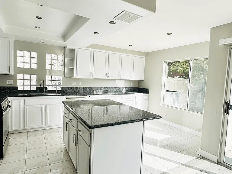 5002 Glickman Ave — Photo 9