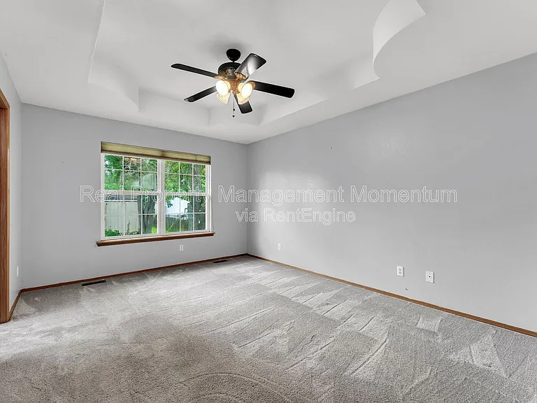 1111 W Poplar — Photo 21