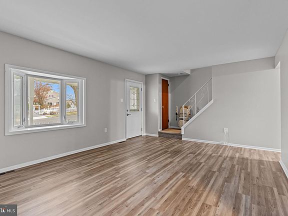 5th image of 2805 N Ford Dr
