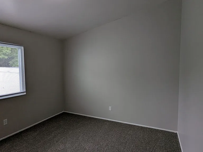 509-515 Zahn Dr — Photo 15
