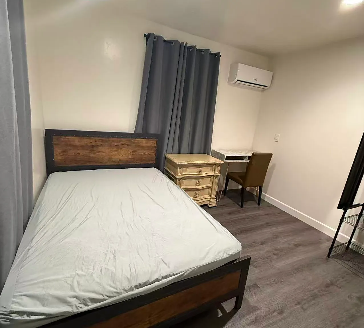 1 bed, 1928 sqft, $900 — Photo 2
