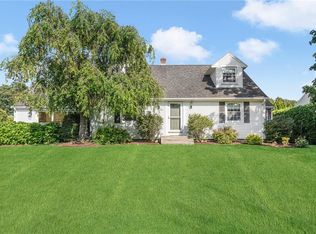 38 Church St, Tiverton, RI 02878