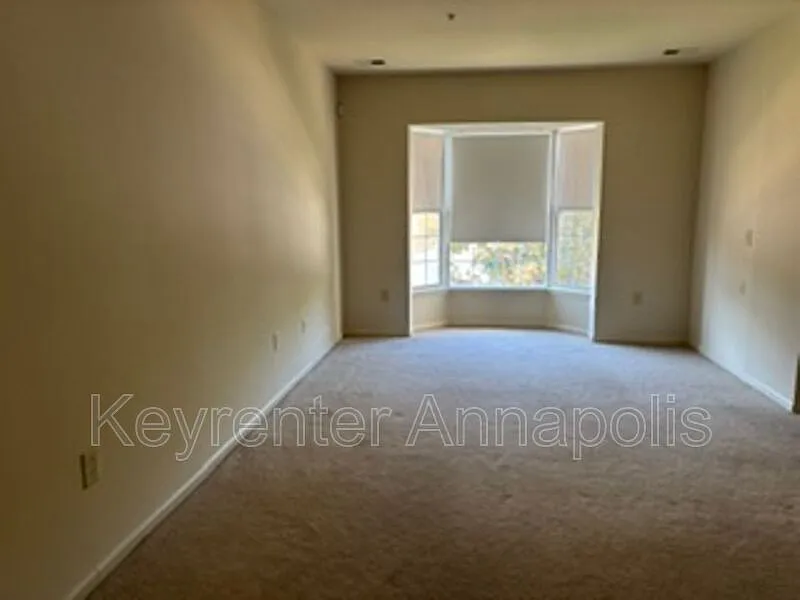 3 bed, 2.0 bath, 1372 sqft, $2,700 — Photo 2