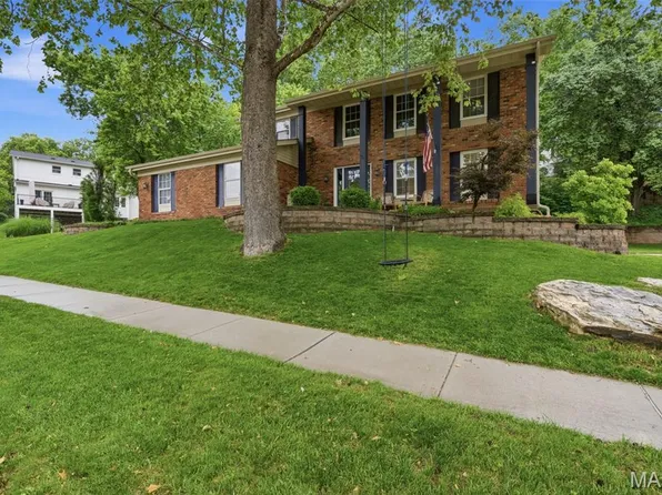 2730 Diamond Ridge Ln, Saint Louis, MO 63131