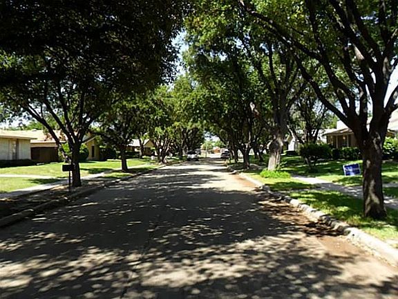 3rd image of 1812 Chamberlain Dr
