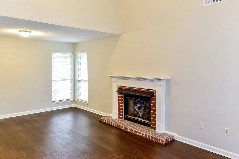 3 bed, 2.5 bath, 1821 sqft, $1,960 — Photo 2
