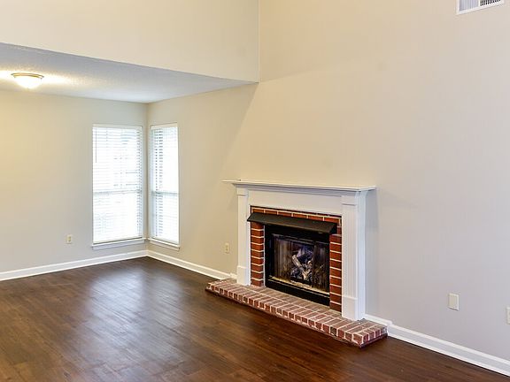 2nd image of 5885 Southridge Dr