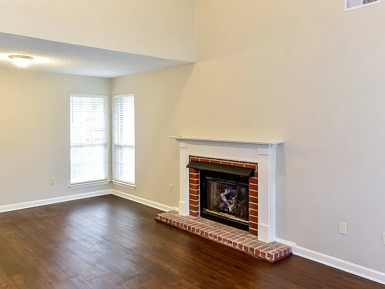 5885 Southridge Dr — Photo 2