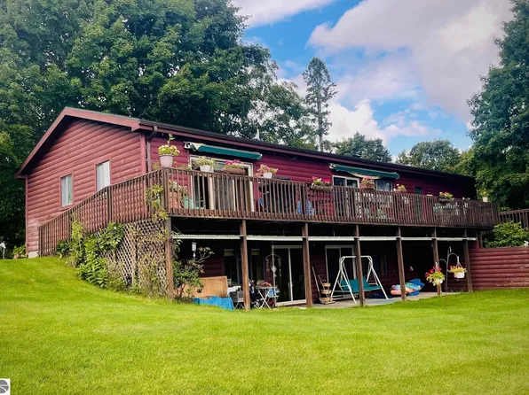 7861 Bradford St, Central Lake, MI 49622