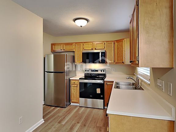3rd image of 753 Lakefield Dr