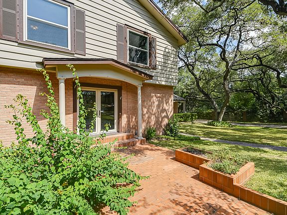 3rd image of 227 Oak Park Dr
