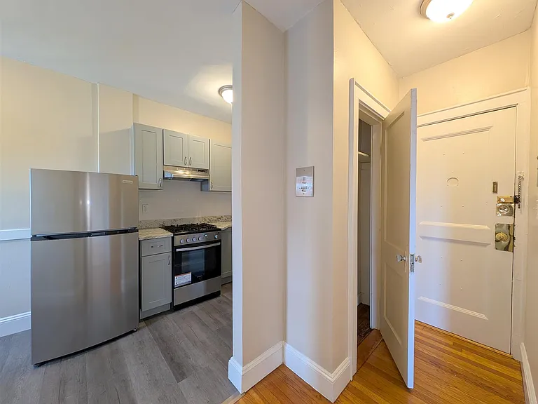 4 Cogswell Ave #33 — Photo 2