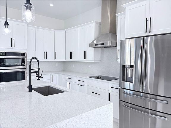 3rd image of 1206 W 11th St