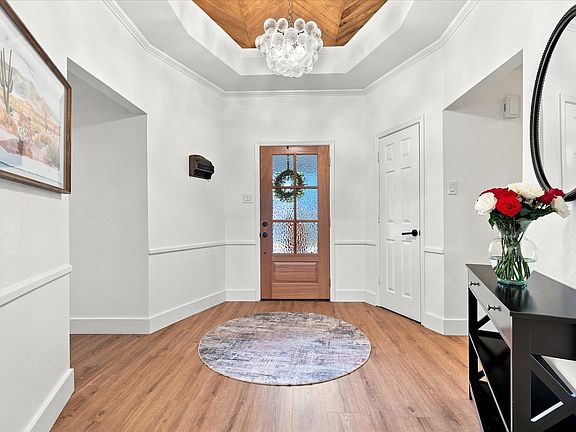 3rd image of 218 Creekside Ln
