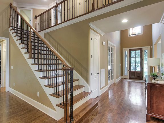 4th image of 257 King Arthur Cir