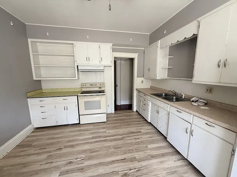 831 W 3rd St — Photo 14