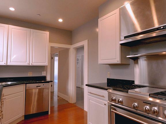 3rd image of 3029 Sacramento St