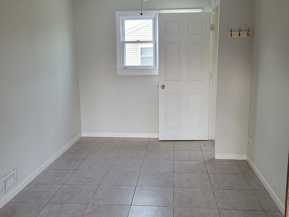 2nd image of 2710 Sunset Ave
