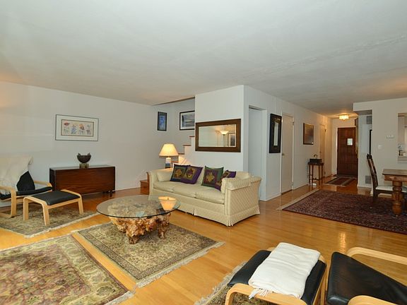 3rd image of 20 High Oak Court
