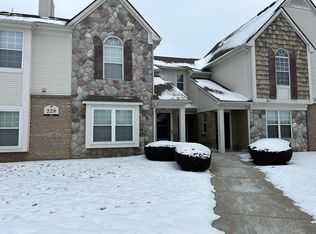 228 Brookwood Dr UNIT 8, South Lyon, MI