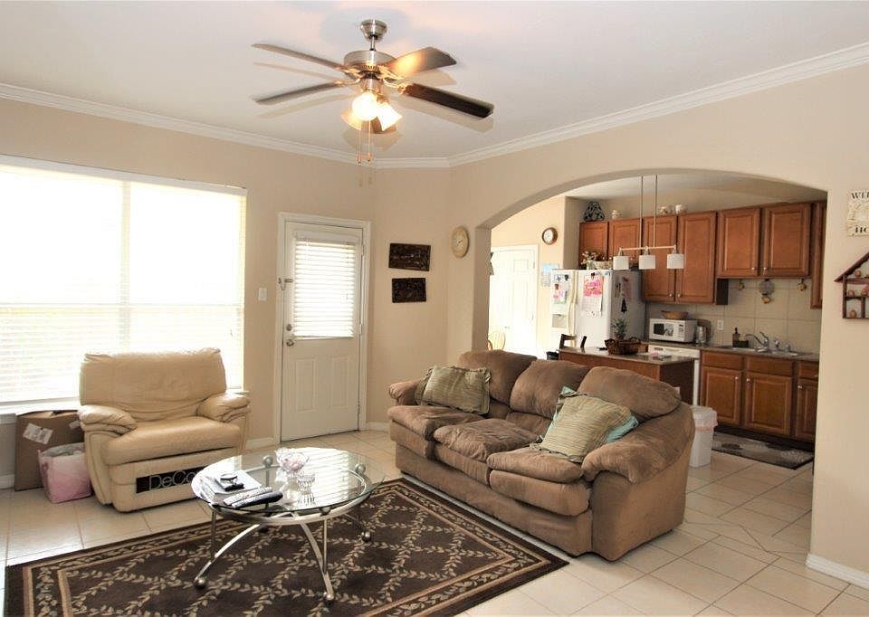 1st image of 922 Sterling Creek Cir