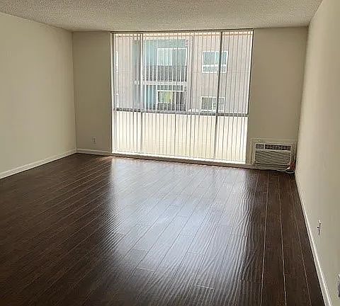 5th image of 1932 Overland Ave APT 307