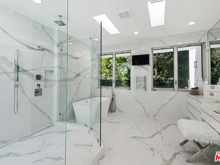 1250 Angelo Dr — Photo 19