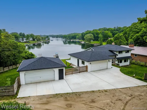 4655 Wilson Dr, Attica, MI 48412