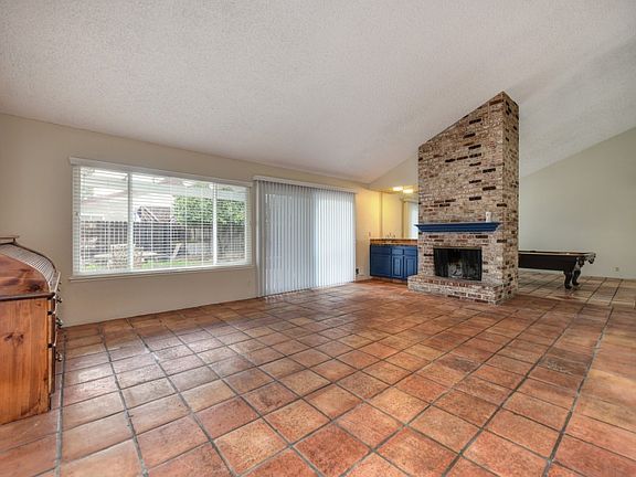 4th image of 1410 Champion Oaks Dr