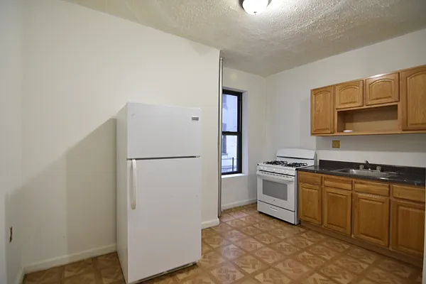 Rented by A P Realty Group NY LTD | media 2