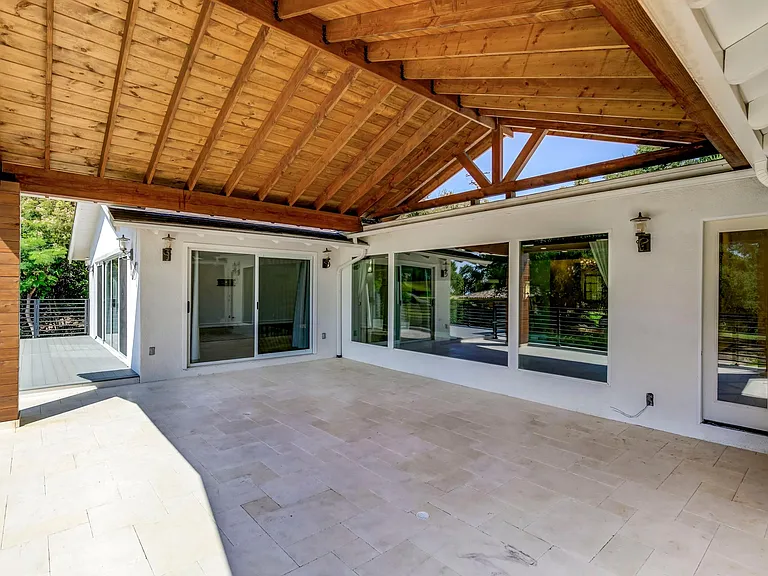 1710 Country Club Dr — Photo 41