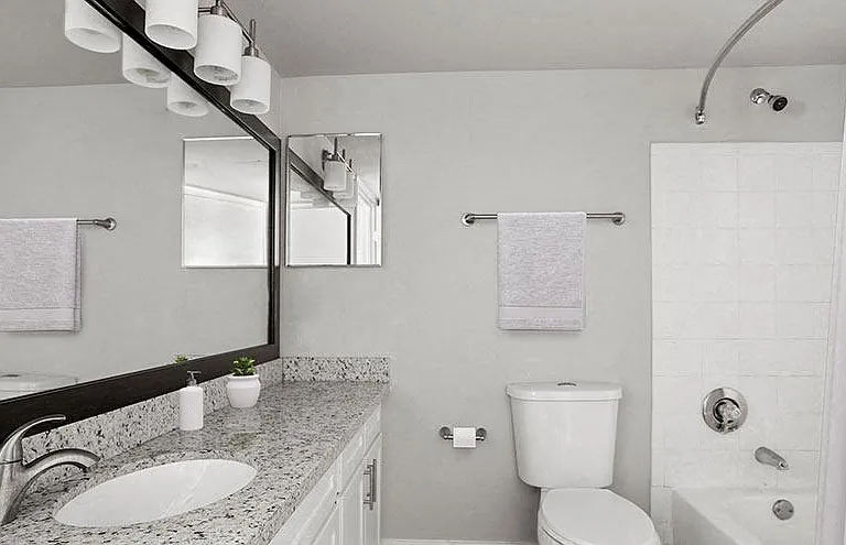 8181 Med Center Apartments — Photo 20