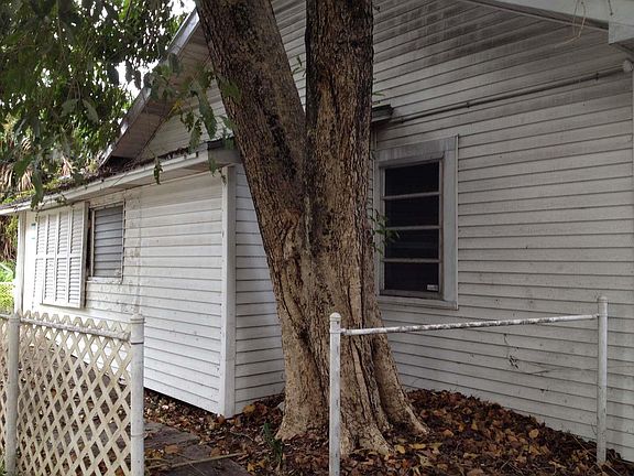 2nd image of 182 NE 5th Ave