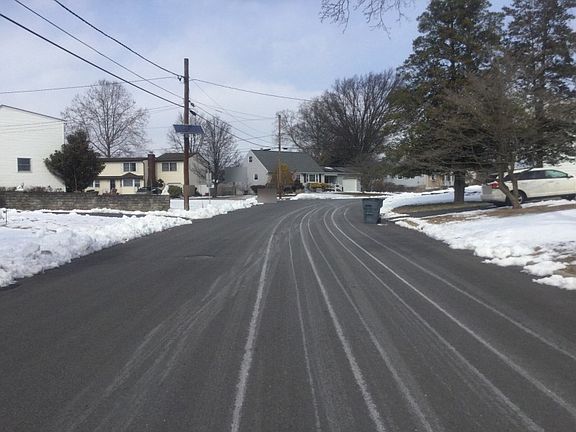 4th image of 25 Lois Ave