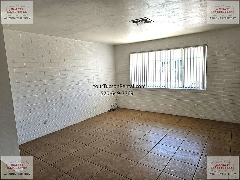 Arlington Commons - 4530 E Pima St Near Swan Road — Photo 8