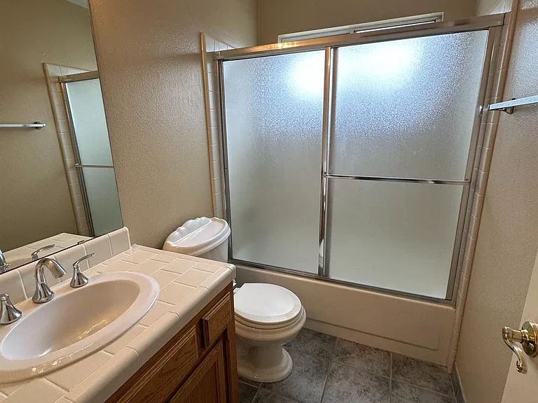 813 E Mockingbird Ln — Photo 14