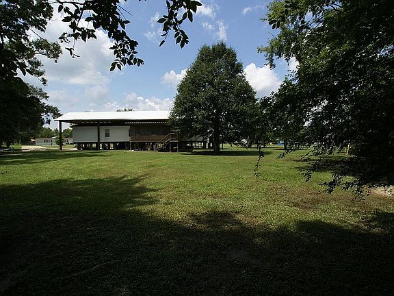3rd image of 17024 Camden Dr