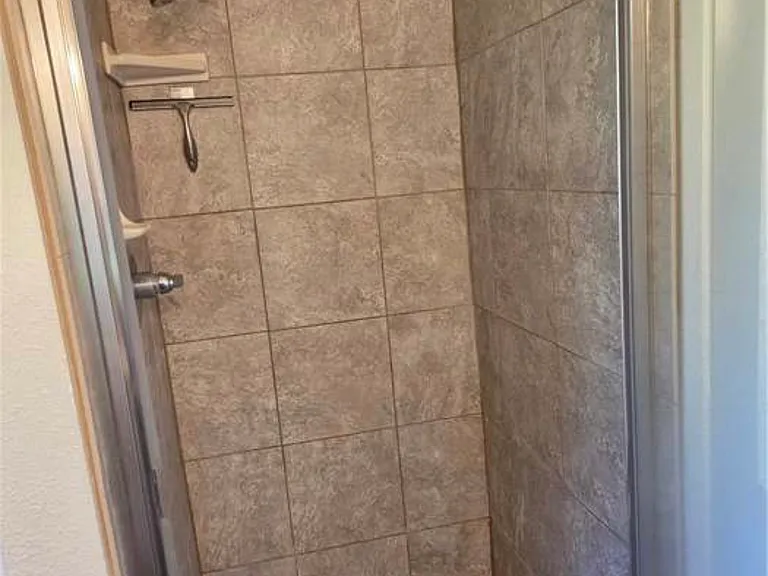 806 Alynn Way #B — Photo 14