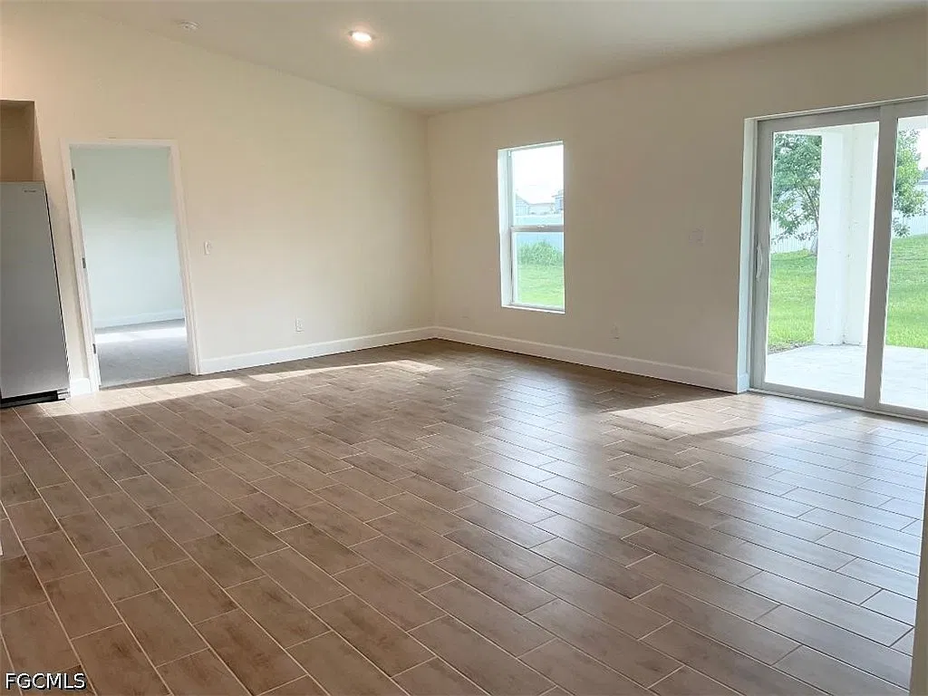 3 bed, 2.0 bath, 1330 sqft, $1,950 — Photo 2