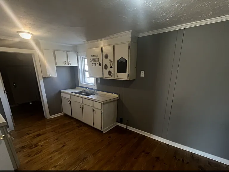 502 Brown St — Photo 6