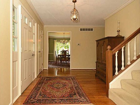 3rd image of 50 Bennington Dr