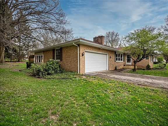3rd image of 819 Karen Ln