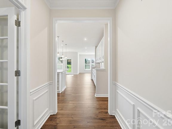 5th image of 1620 Red Leaf Dr