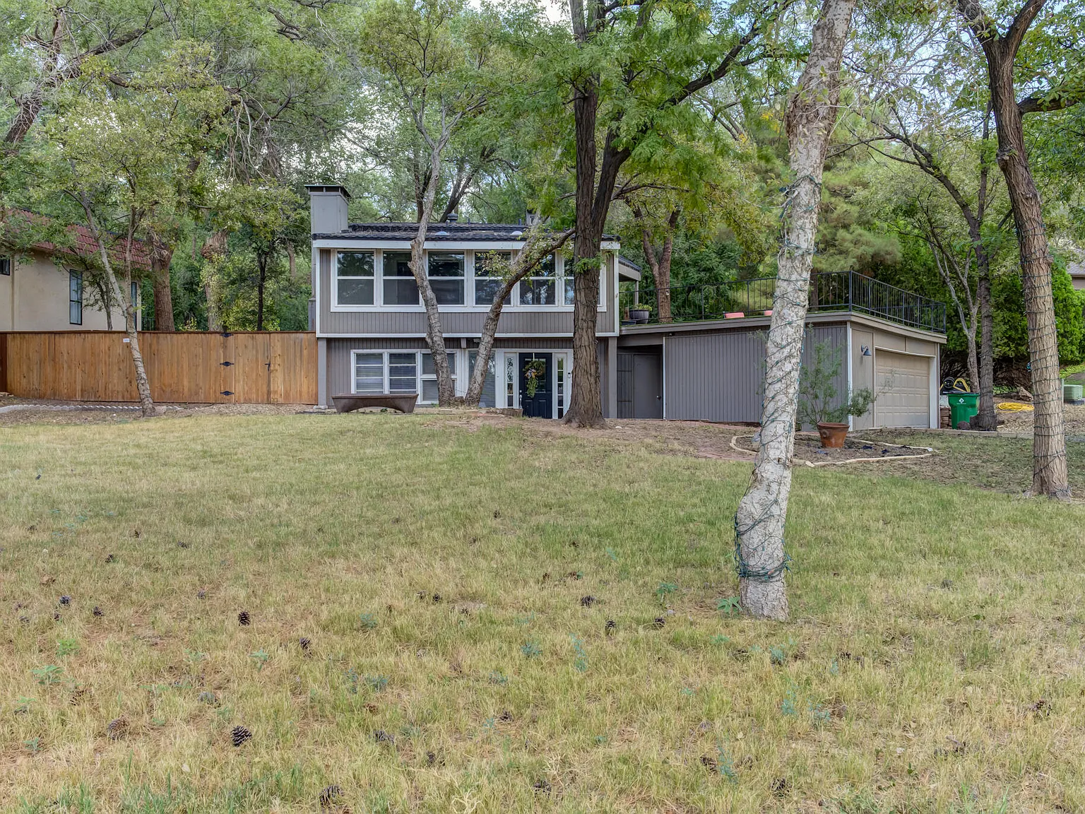 5 bed, 4.0 bath, 3067 sqft, $3,200 — Photo 2